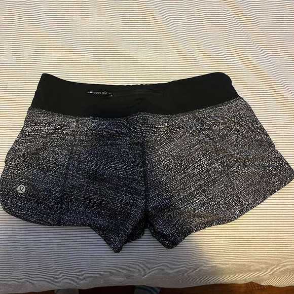 Lululemon speed up shorts. Great condition - Picture 2 of 2
